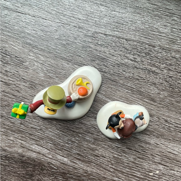 Dept 56 “A Merry Mickey Christmas, Cratchits!" Retired Christmas Set Disney - Picture 4 of 8